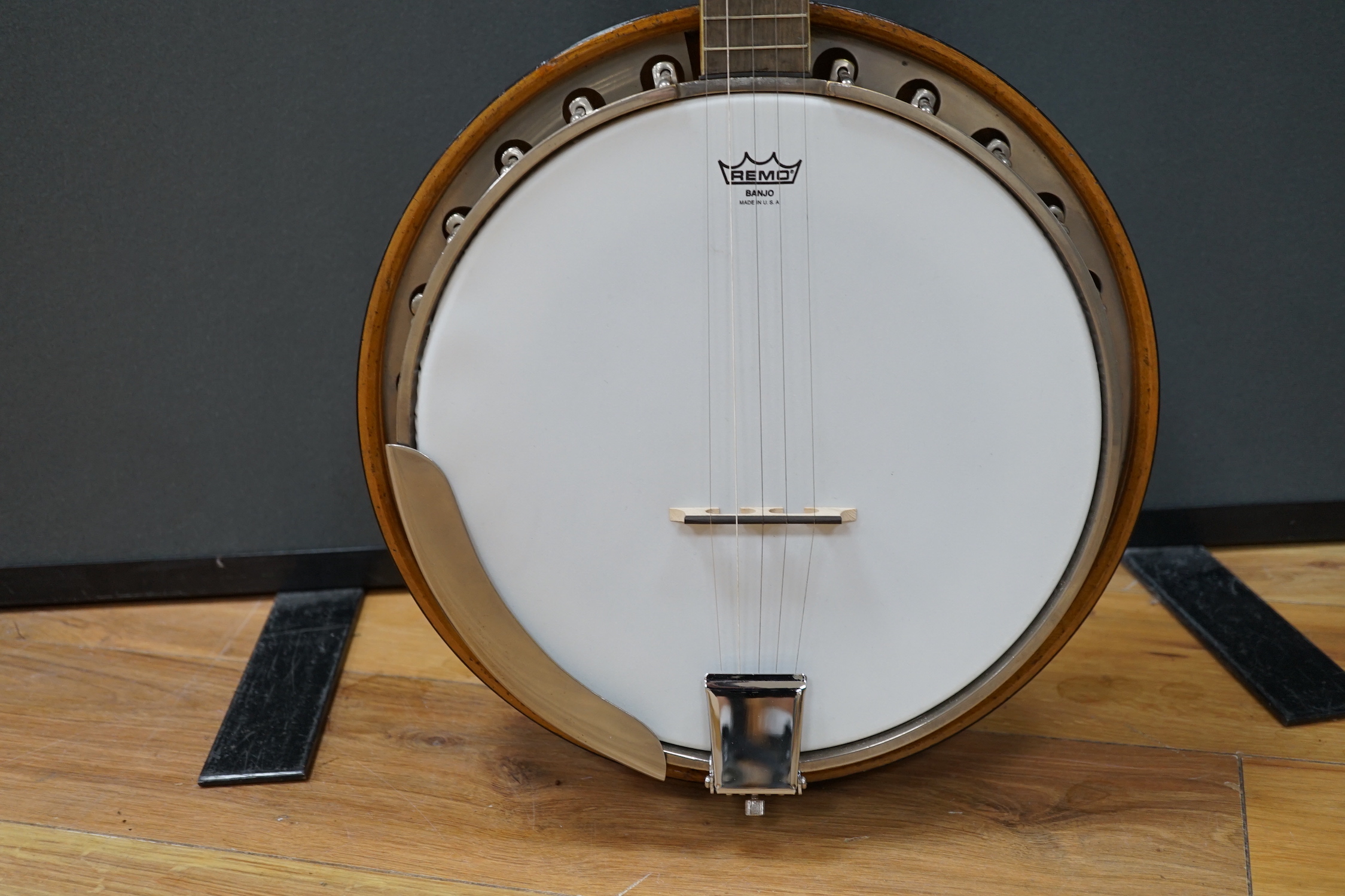 A cased Slingerland Maybell, USA 1920s five string banjo, bird’s eye maple back, maple neck and inlaid mother of pearl to the fret board, length of body 34cm, overall length 95cm